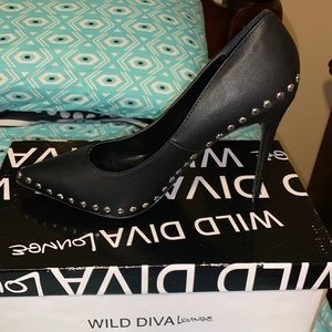 Black closed toe heel